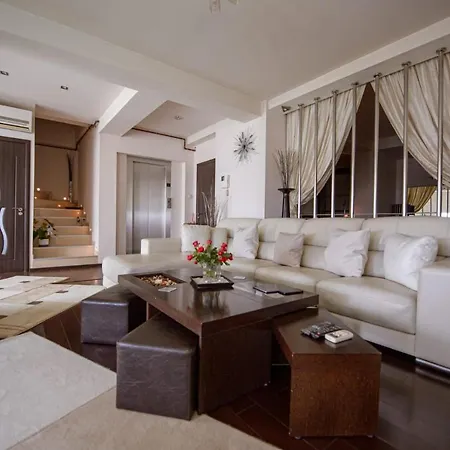 Panoramic Oasis Apartment