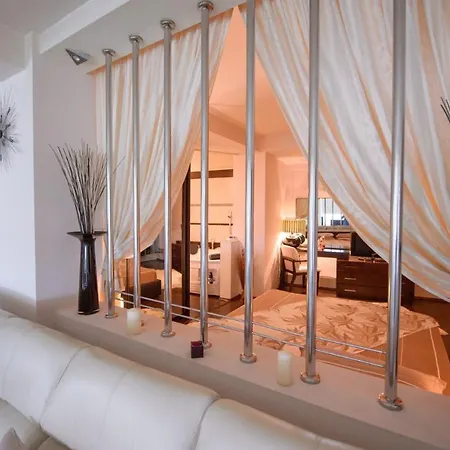 Panoramic Oasis Apartment